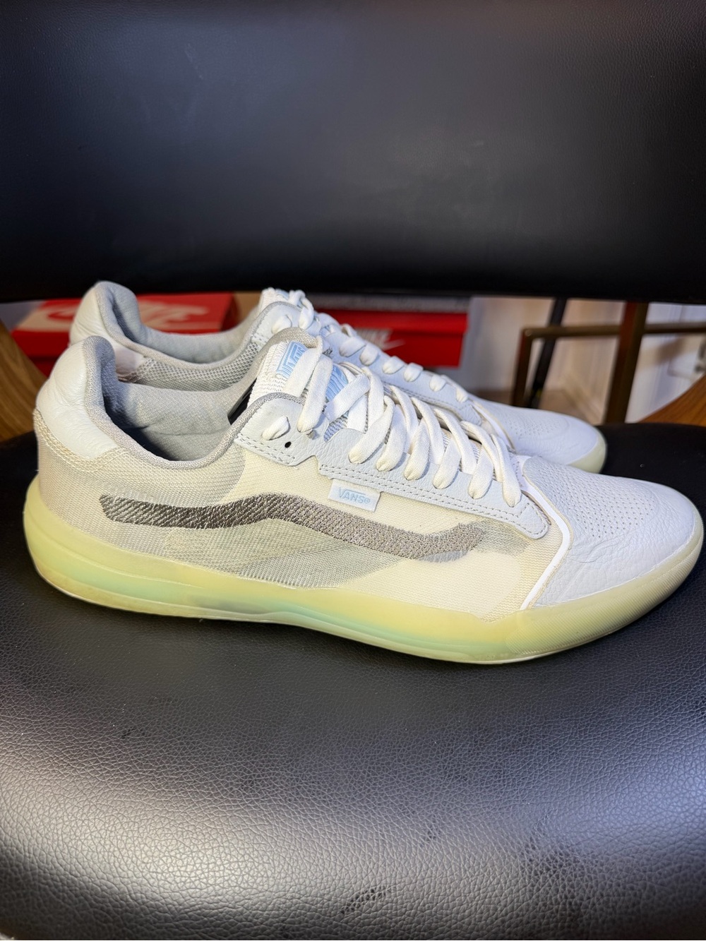 Vans White Low-Top Sneakers with Gray Side Stripe Mens Sz 12 Great condition